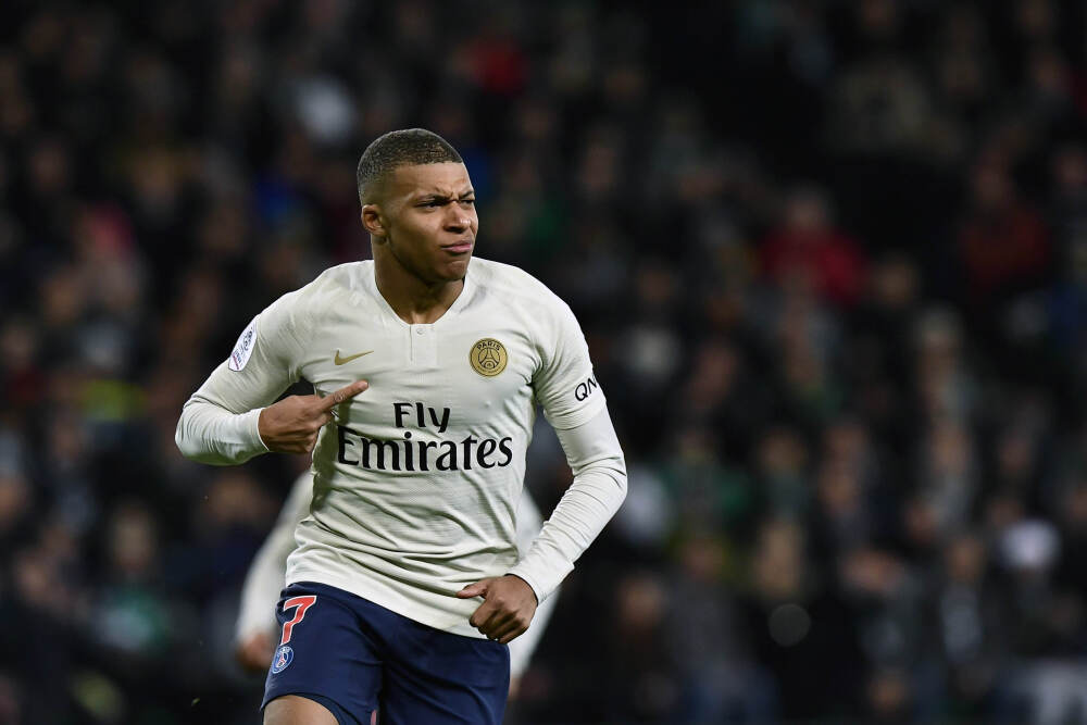 亏8亿后被迫让步 AMD顶着15%税费重启对华芯片出口